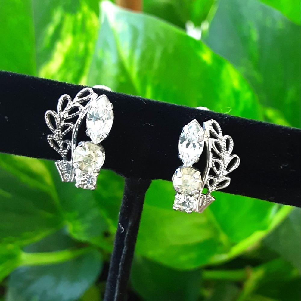 VTG FILIGREE SILVER TONE MARQUISE CRYSTAL SCREW BACK EARRINGS